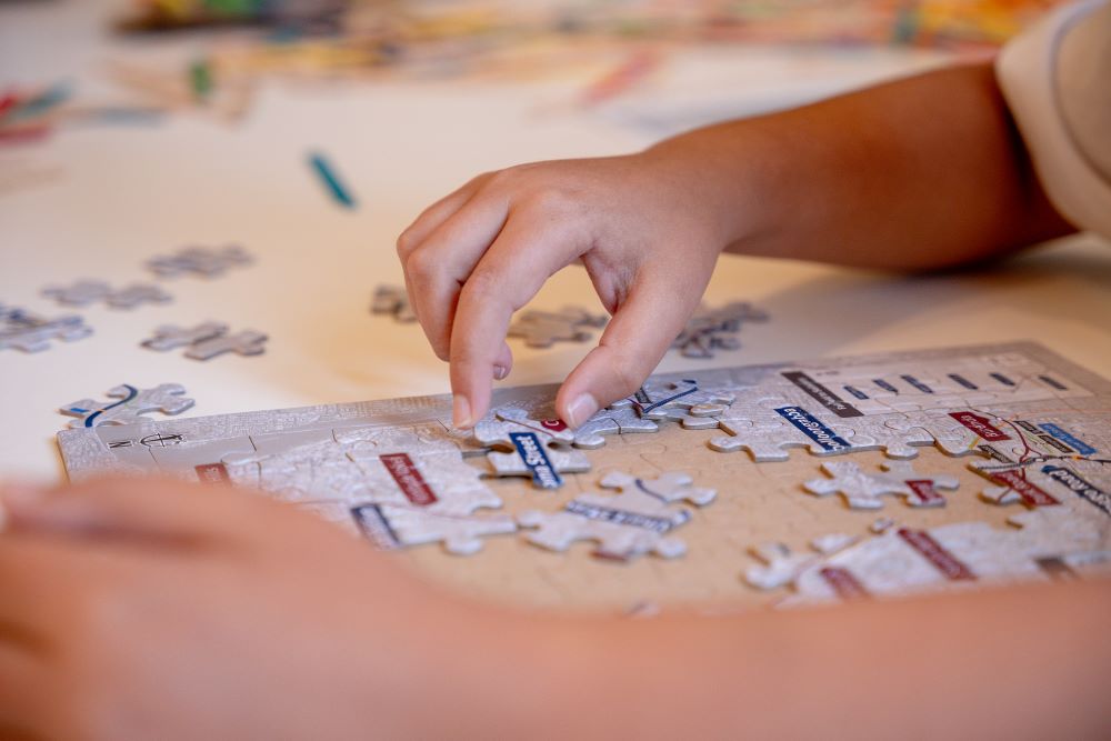 A person completeing a puzzle of the Cross River Rail route.